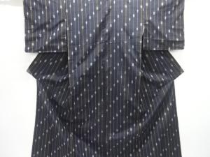 未使用品　縞に絣柄織出し節紬着物